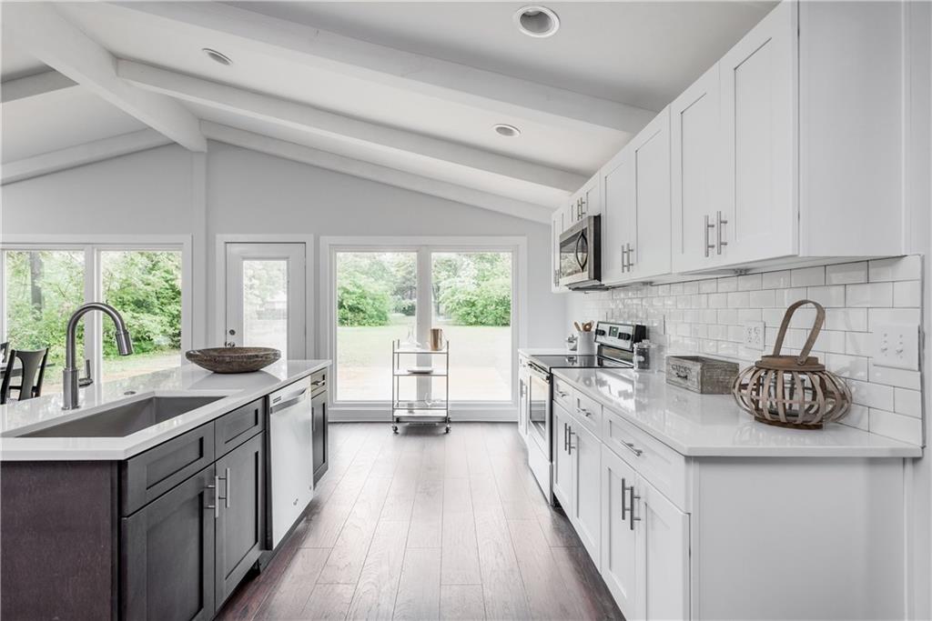 5320 Radnor Road Indianapolis, IN 46226 - Photo 4 of 24 Gallery Image 4