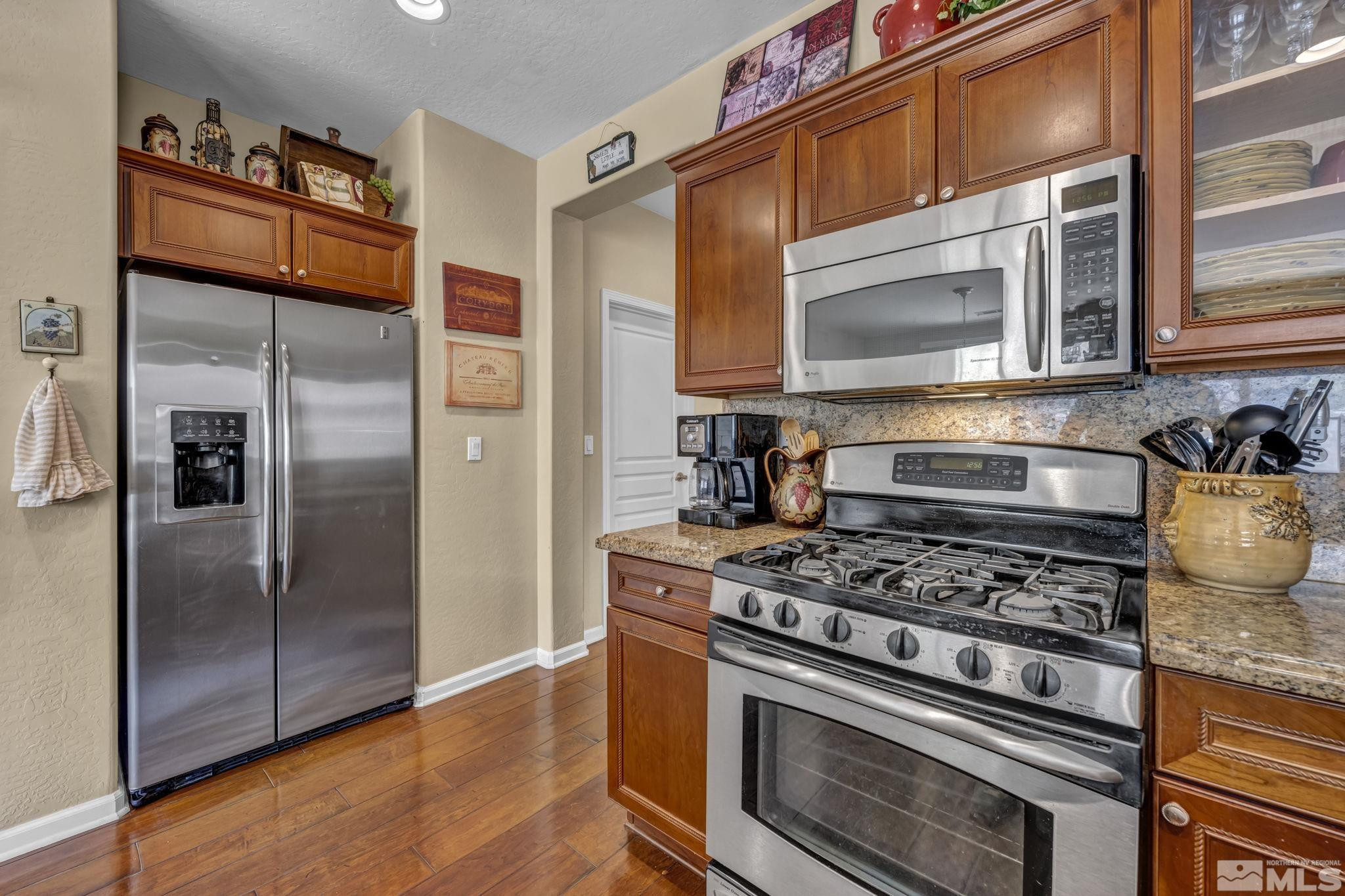1925 Trail Creek Way Reno, NV 89523 - Photo 14 of 39 a kitchen with stainless steel appliances granite countertop a stove and a refrigerator