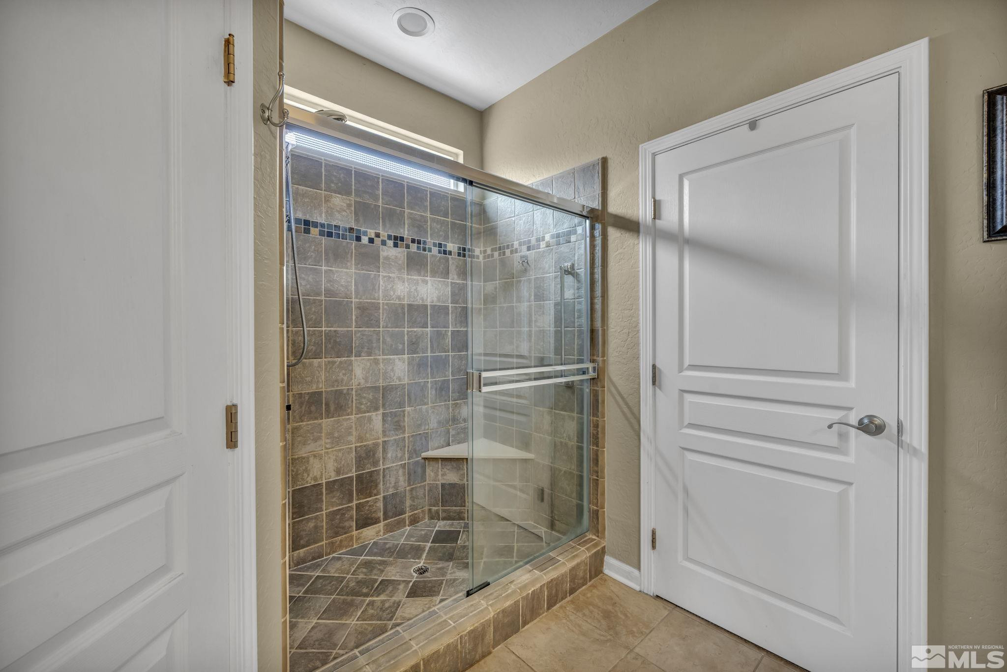 1925 Trail Creek Way Reno, NV 89523 - Photo 31 of 39 a bathroom with a glass shower door