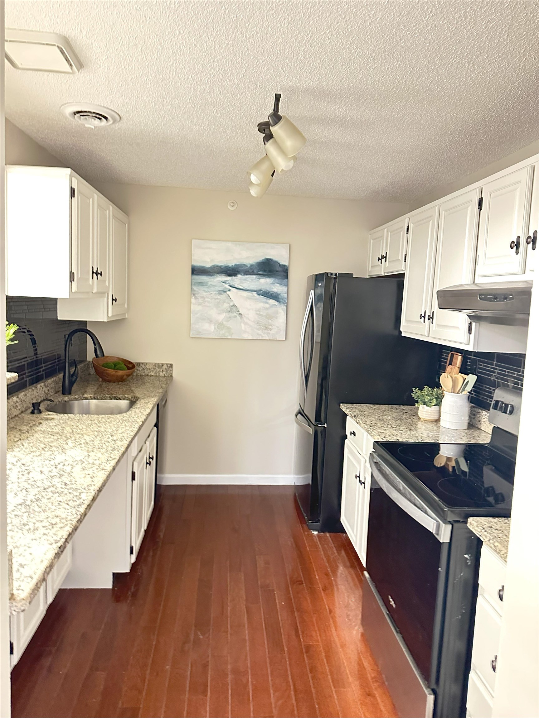 9 Bartemus Trail, Unit 301 Nashua, NH 03063 - Photo 5 of 15