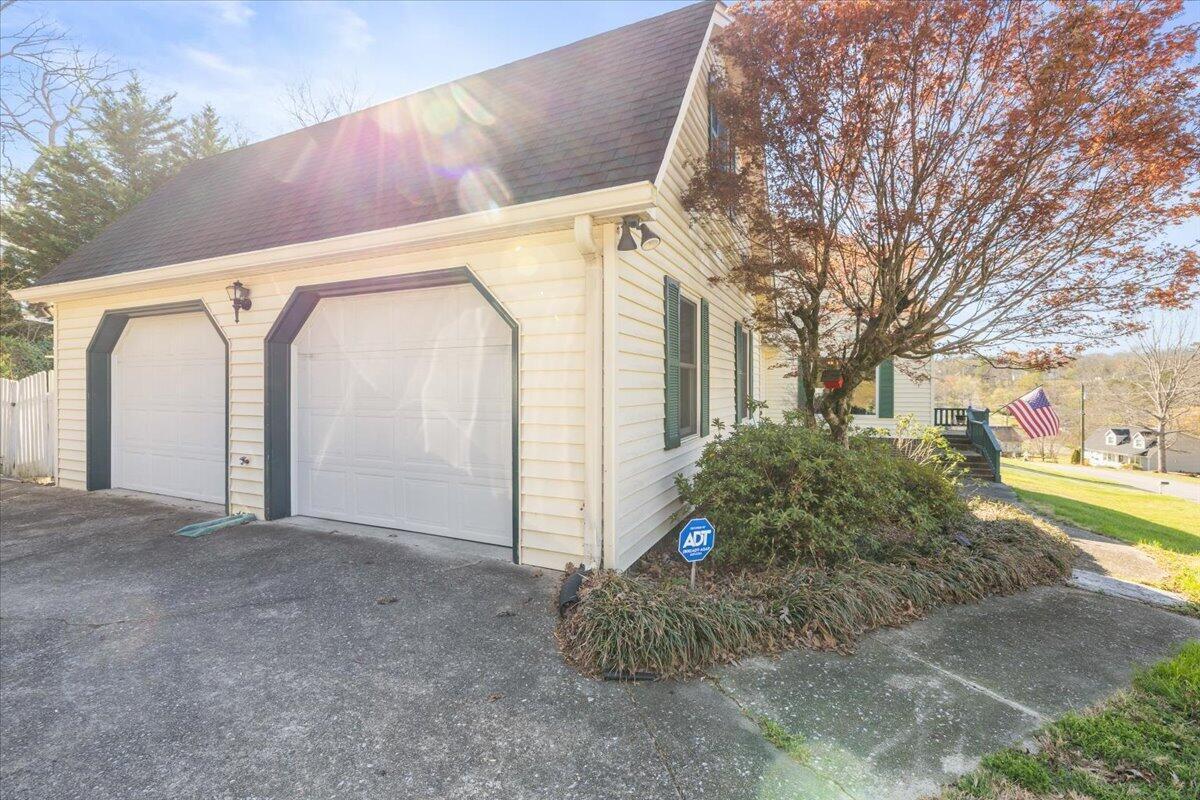 759 Smitherman Road Ringgold, GA 30736 - Photo 3 of 35 Garage