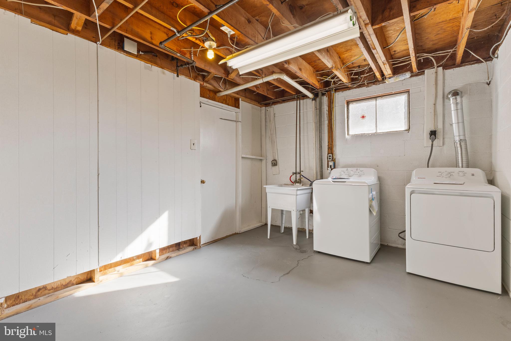 412 Vierling Drive Silver Spring, MD 20904 - Photo 27 of 35 a utility room with dryer and washer