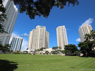 888 Brickell Key Drive, Unit 600 Miami, FL 33131 - Photo 16 of 24 GREEN PARK & PLAYGROUND