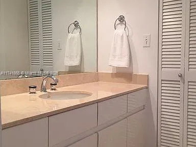 $5,250 | 888 Brickell Key Drive, Unit 600, Miami, FL 33131