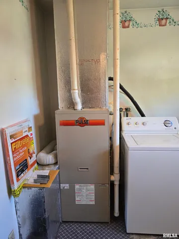 $89,900 | 40 East Beech Street, Canton, IL 61520