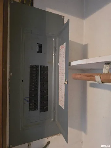 $89,900 | 40 East Beech Street, Canton, IL 61520