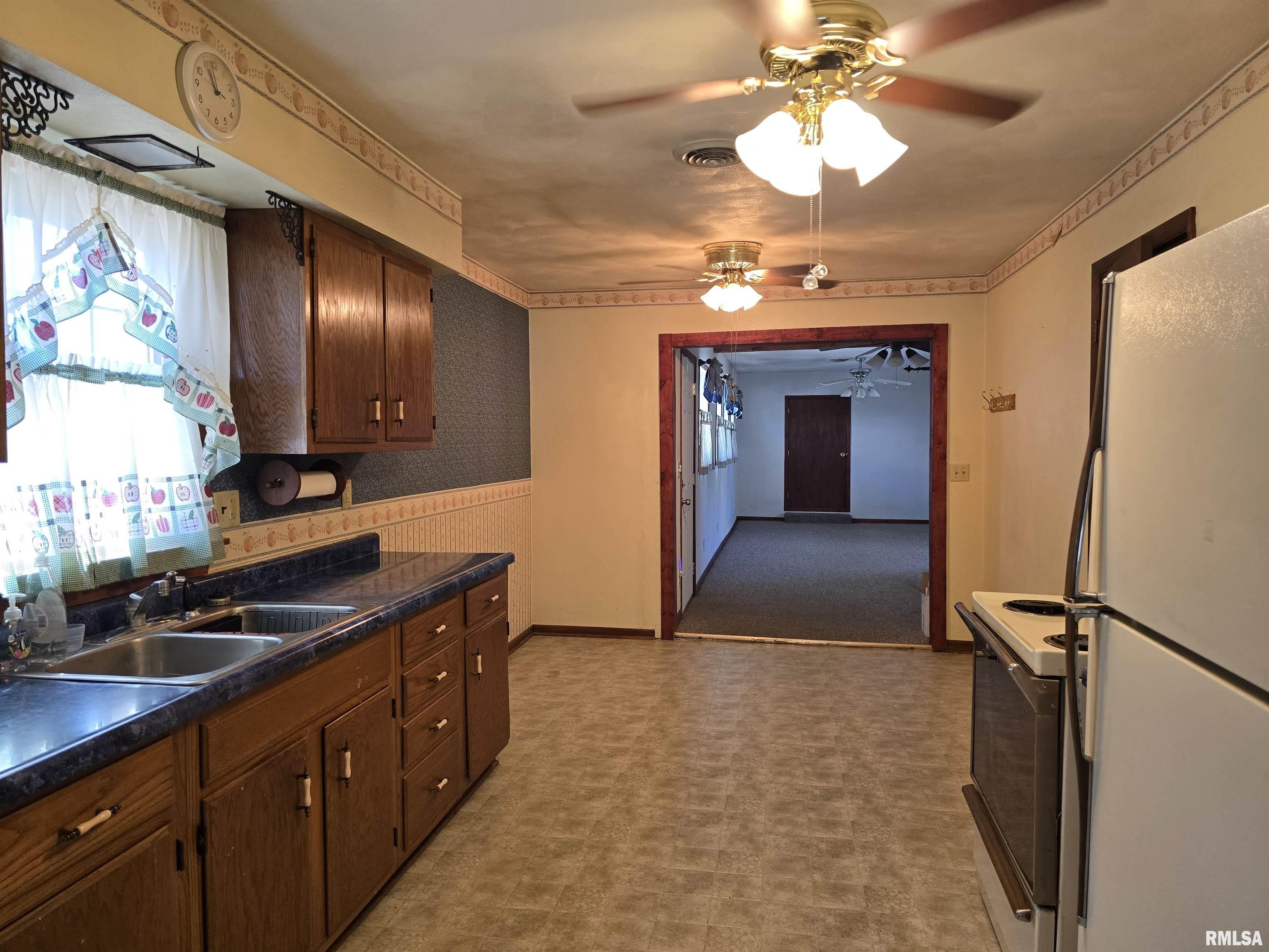 40 East Beech Street Canton, IL 61520 - Photo 29 of 45