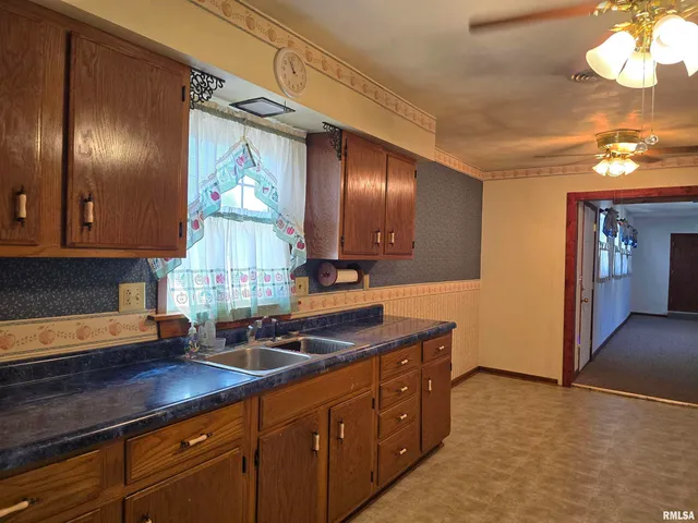 $89,900 | 40 East Beech Street, Canton, IL 61520