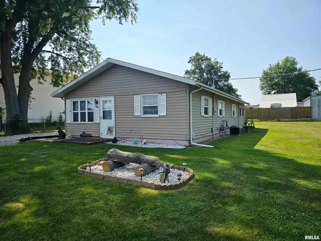 $89,900 | 40 East Beech Street, Canton, IL 61520