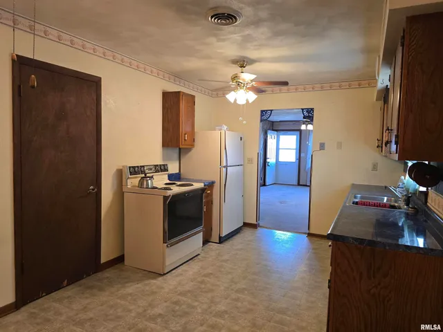 $89,900 | 40 East Beech Street, Canton, IL 61520