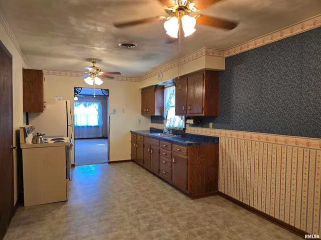 $89,900 | 40 East Beech Street, Canton, IL 61520