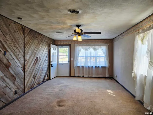 $89,900 | 40 East Beech Street, Canton, IL 61520