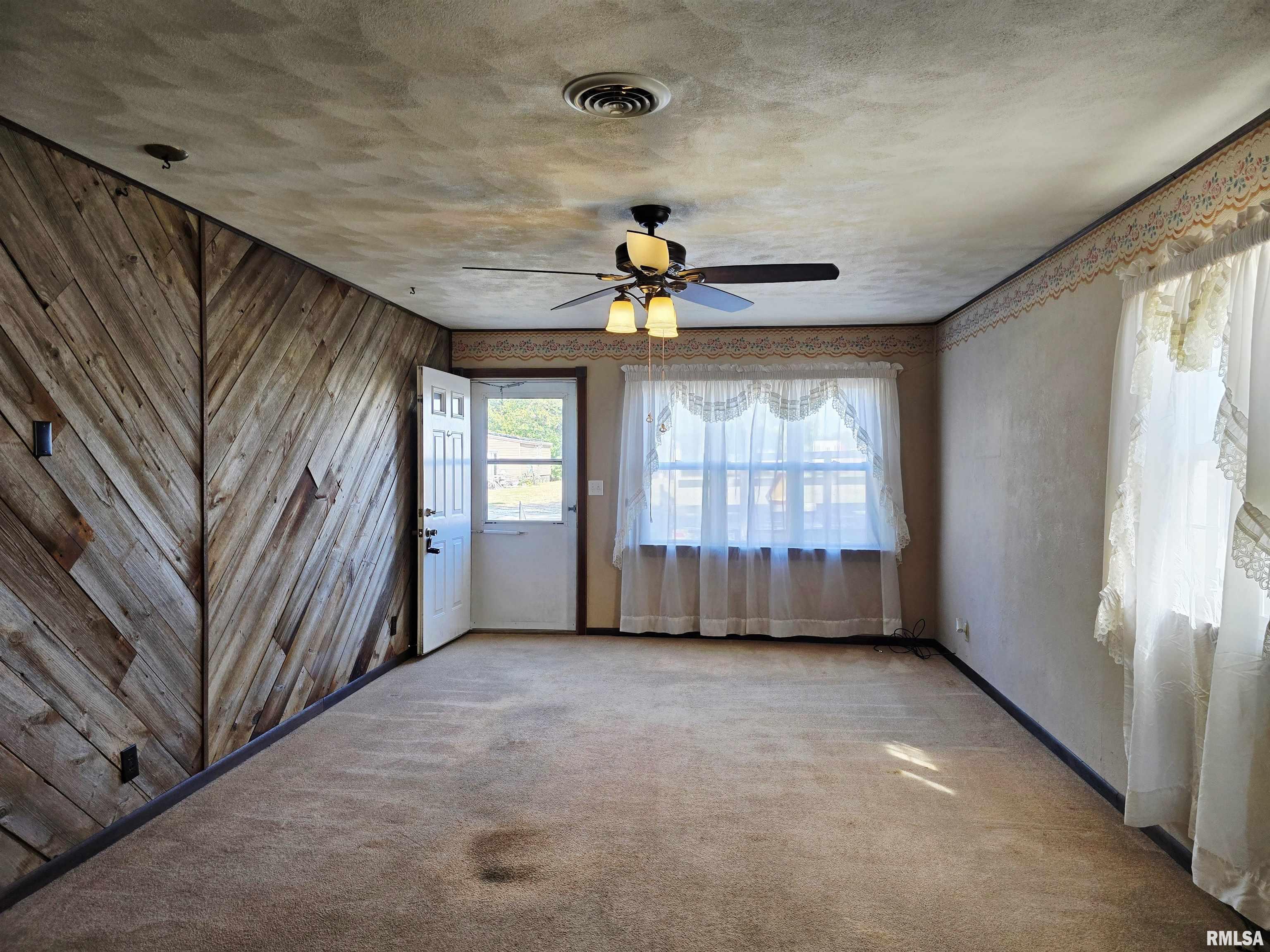 40 East Beech Street Canton, IL 61520 - Photo 4 of 45