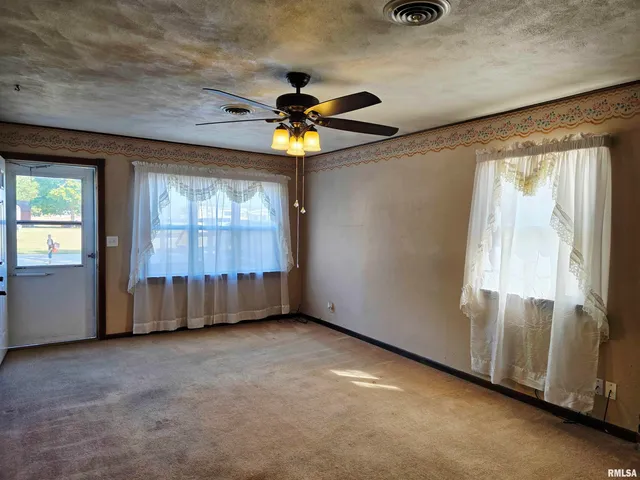 $89,900 | 40 East Beech Street, Canton, IL 61520