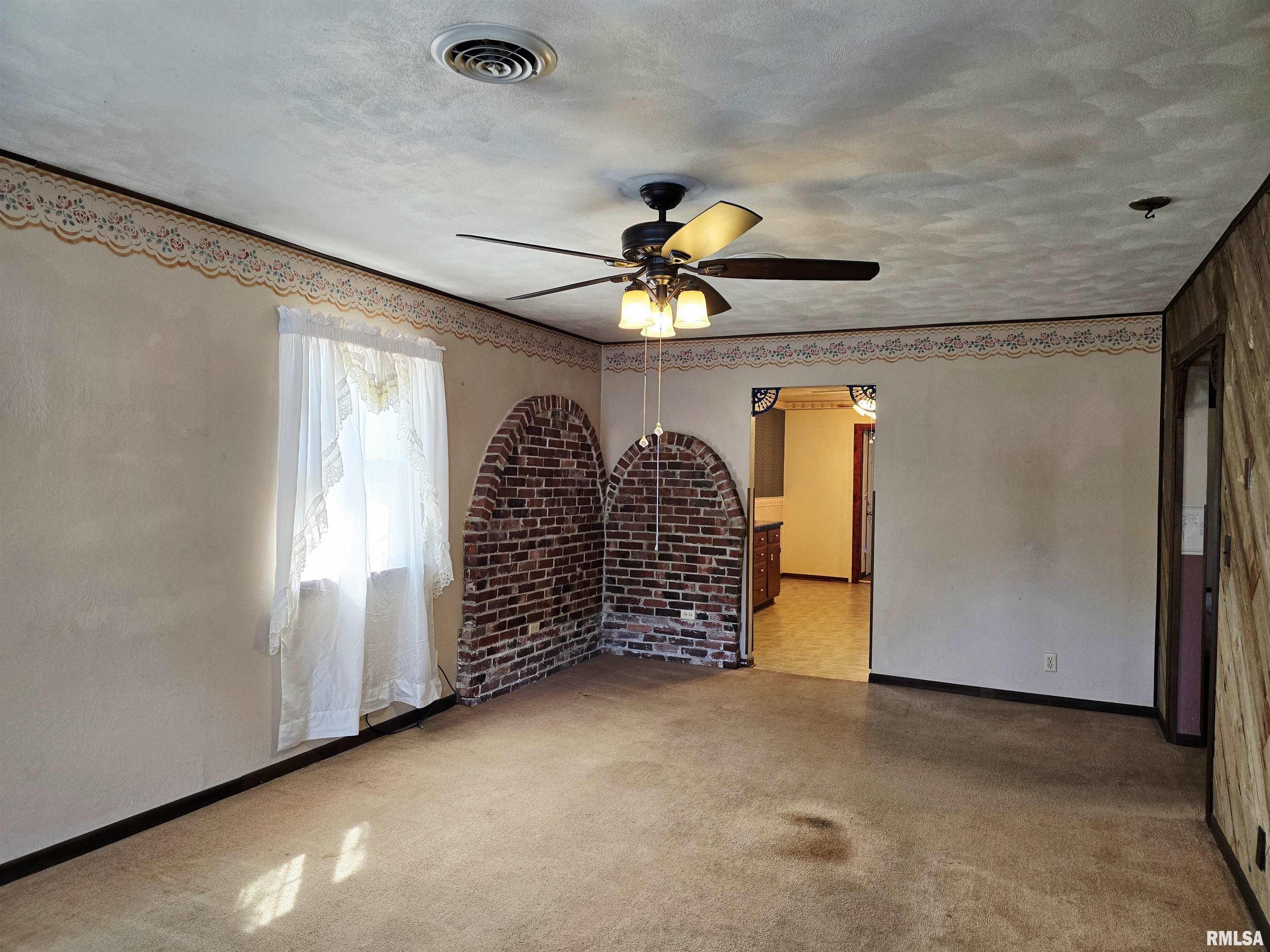 40 East Beech Street Canton, IL 61520 - Photo 8 of 45