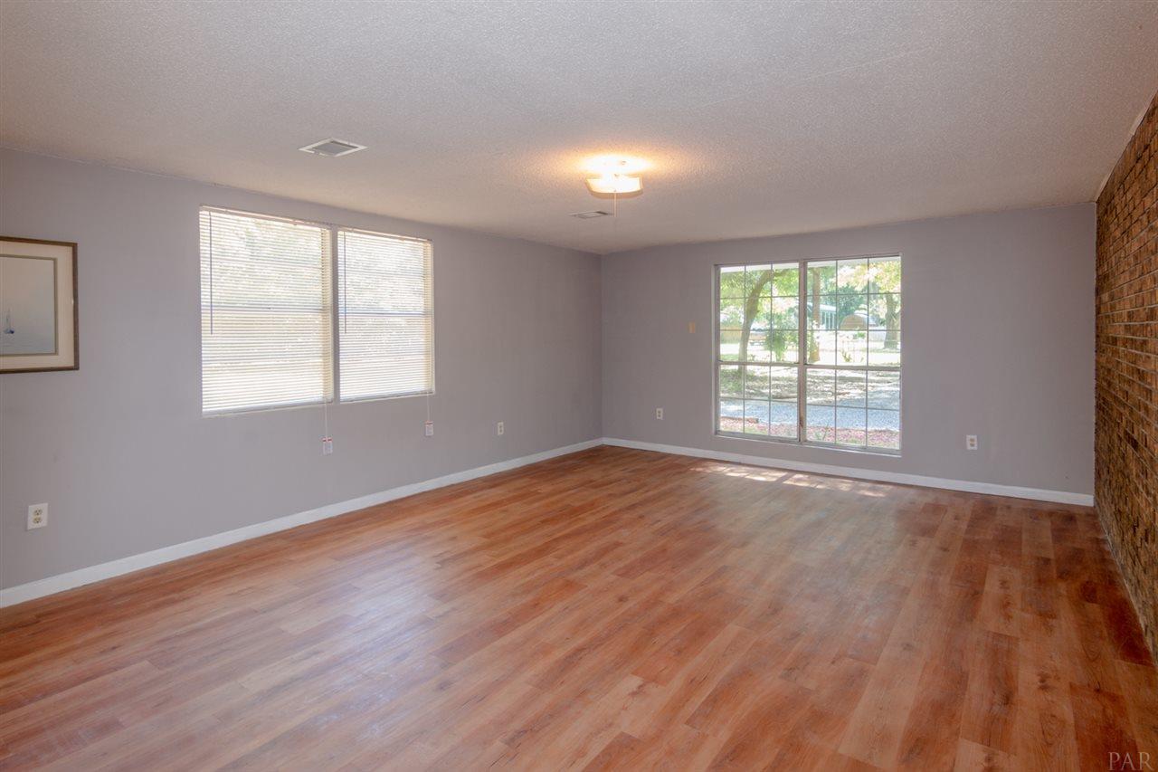 5337 Kenneth Road Milton, FL 32583 - Photo 4 of 23 Gallery Image 4