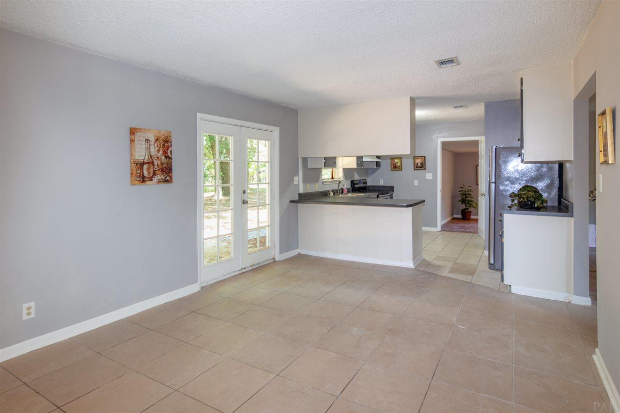 5337 Kenneth Road Milton, FL 32583 - Photo 6 of 23 Gallery Image 6