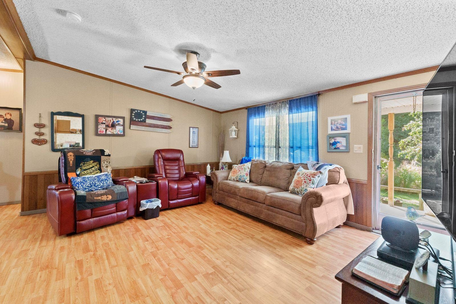 847 Shady Grove Road Louisa, KY 41230 - Photo 12 of 42