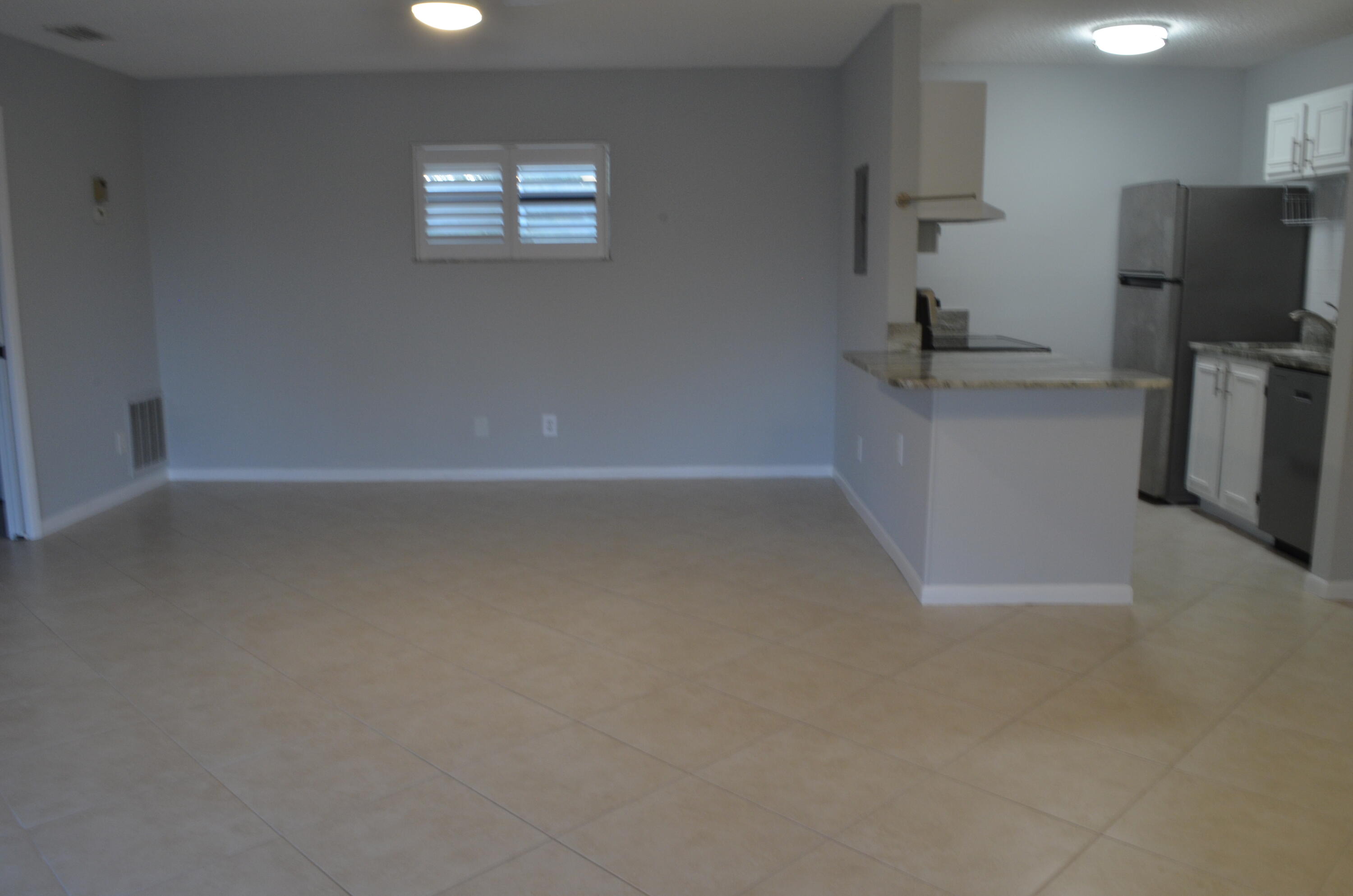 1212 Breezy Way, Unit 7H Sebastian, FL 32958 - Photo 5 of 26 Living