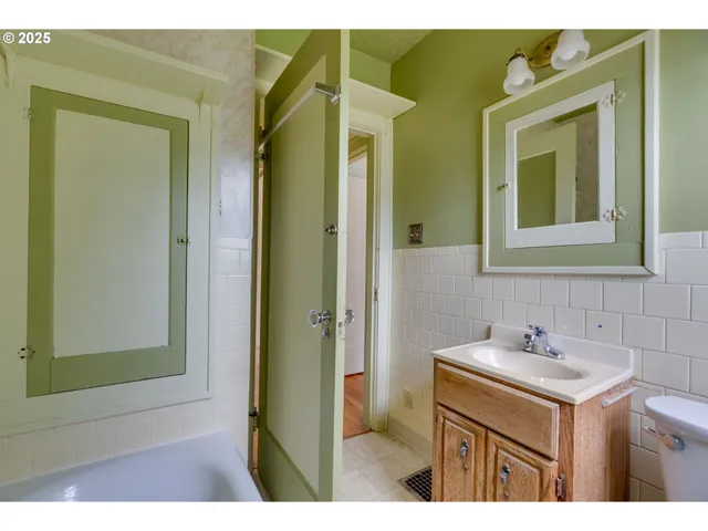 $425,000 | 7024 North Villard Avenue, Portland, OR 97217