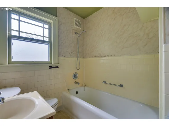 $425,000 | 7024 North Villard Avenue, Portland, OR 97217