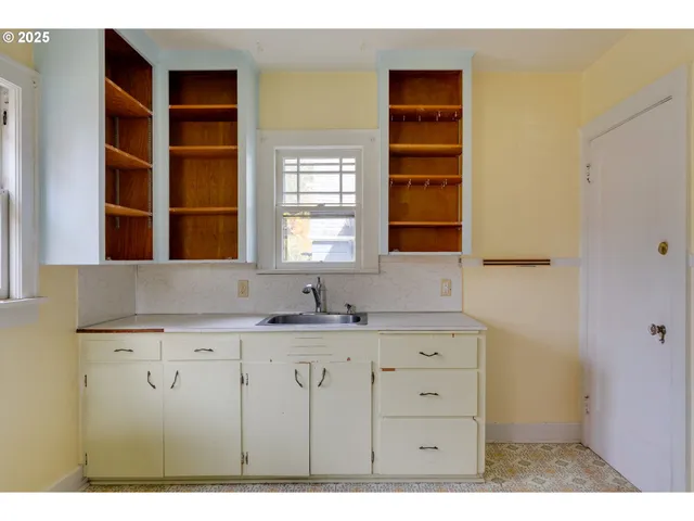 $425,000 | 7024 North Villard Avenue, Portland, OR 97217