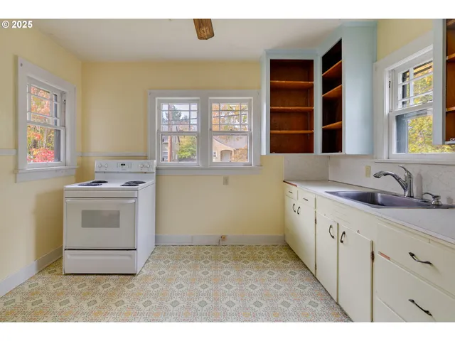 $425,000 | 7024 North Villard Avenue, Portland, OR 97217