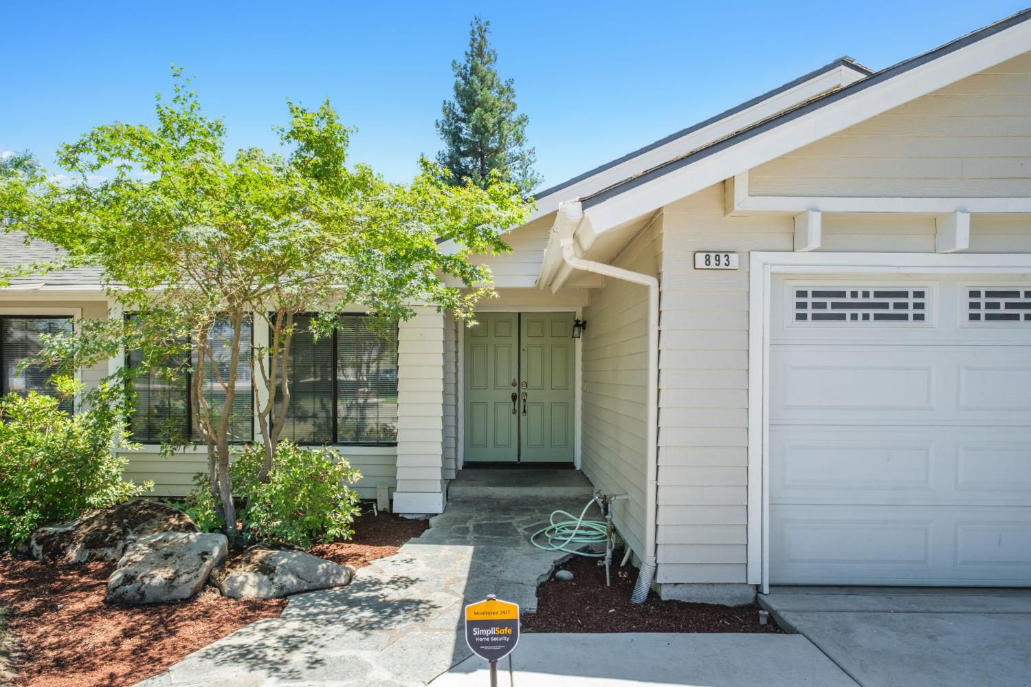 893 East Decatur Avenue Fresno, CA 93720 - Photo 4 of 36