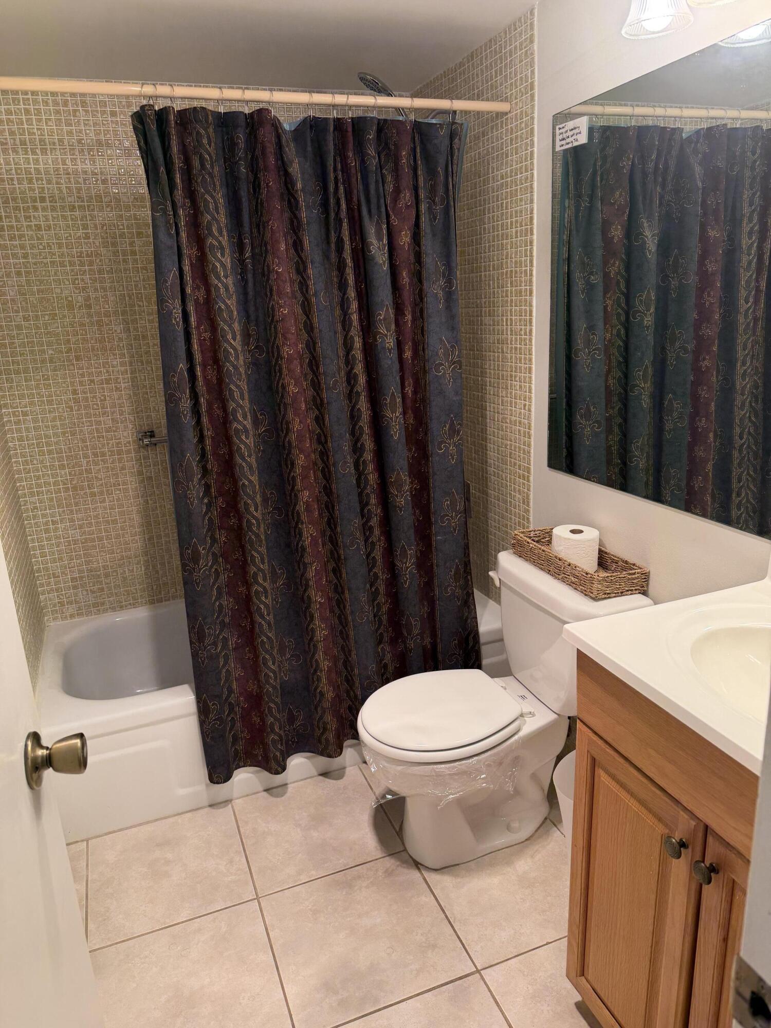 469 Mansfield K, Unit L Boca Raton, FL 33434 - Photo 4 of 9 IMG_6942