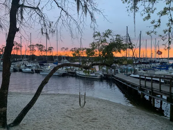 $2,200 | 90 Marina Cove Drive, Niceville, FL 32578