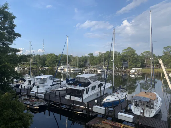 $2,200 | 90 Marina Cove Drive, Niceville, FL 32578