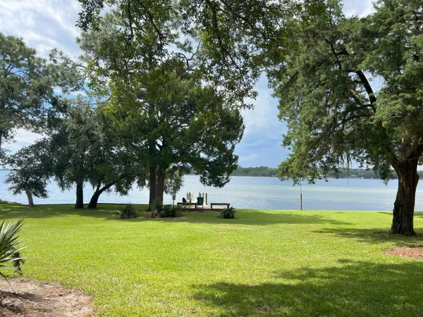 $2,200 | 90 Marina Cove Drive, Niceville, FL 32578