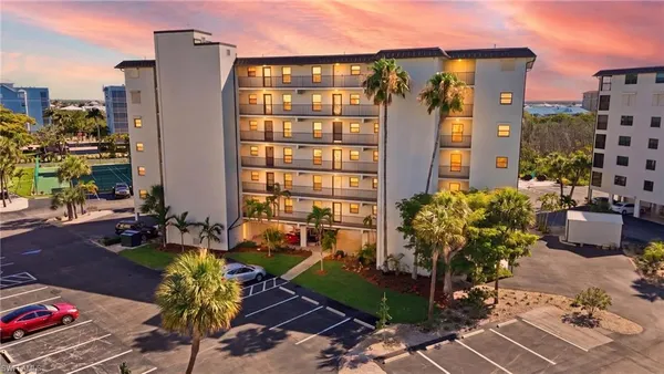 $349,000 | 6893 Estero Boulevard, Unit 423, Fort Myers Beach, FL 33931