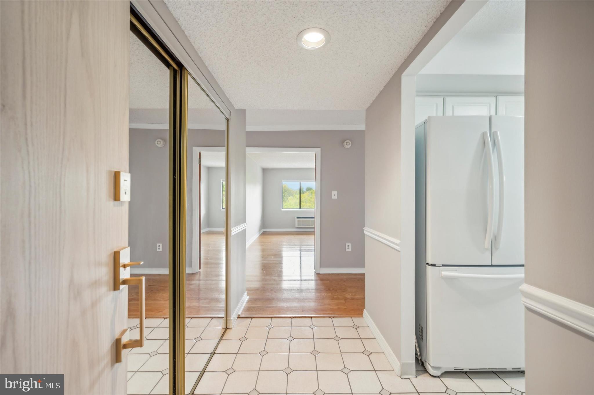 800 Avondale Road, Unit 7J Wallingford, PA 19086 - Photo 3 of 28 Tile hallway