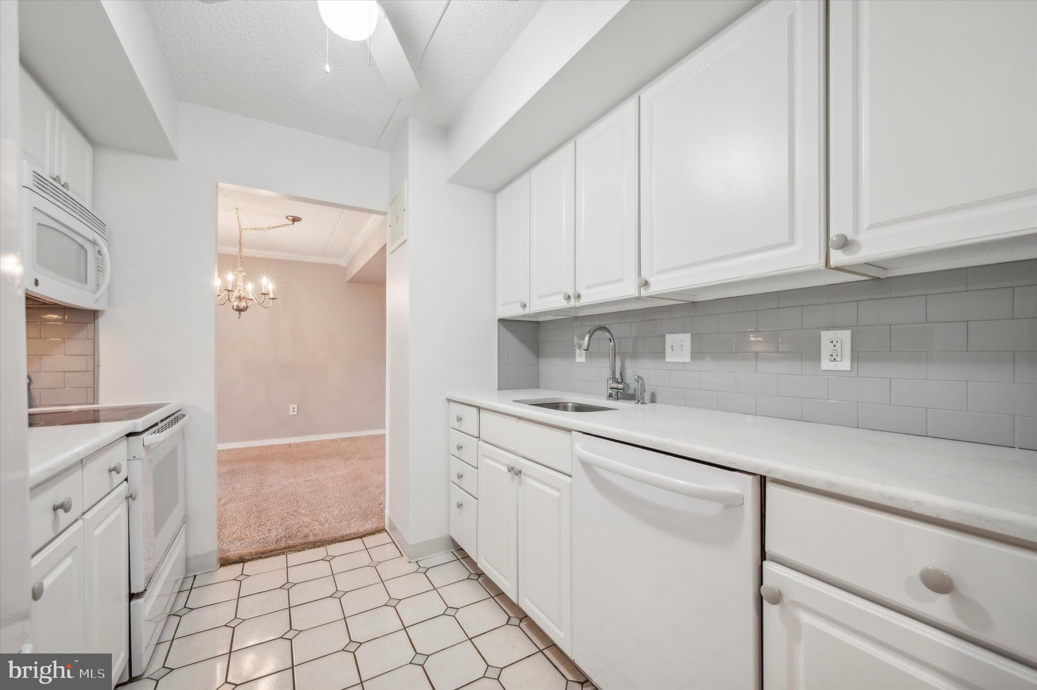 800 Avondale Road, Unit 7J Wallingford, PA 19086 - Photo 5 of 28 Quartz counters, white cabinets