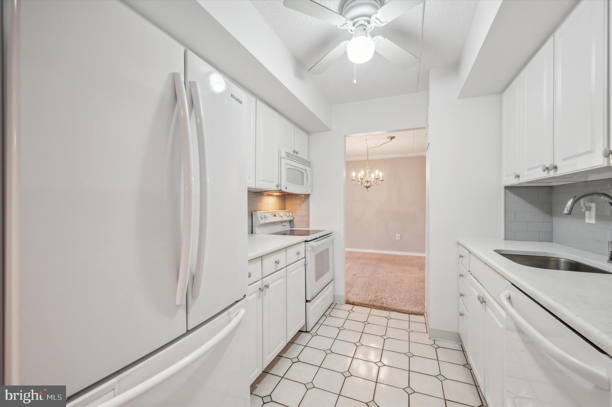 800 Avondale Road, Unit 7J Wallingford, PA 19086 - Photo 6 of 28 Tile floor