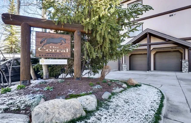 a very nice looking room with a large mirror