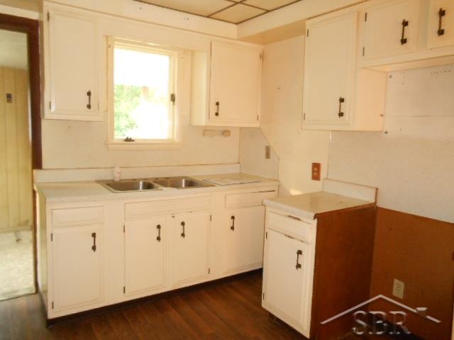 3240 Schust Road Saginaw, MI 48603 - Photo 8 of 20 31295979-7.JPG