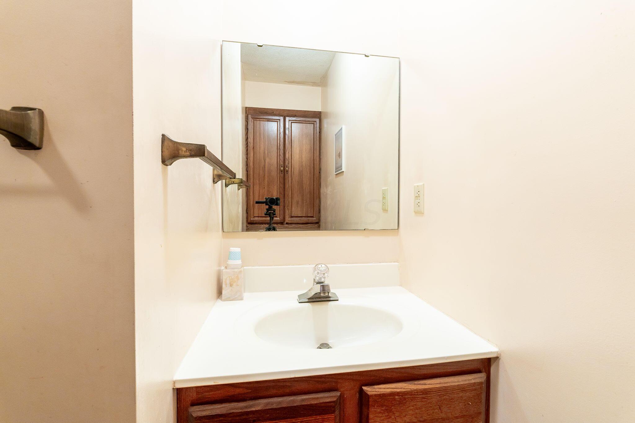 487 Meadow Lane Springfield, OH 45505 - Photo 28 of 58 487 Meadow Ln (Interior)-19