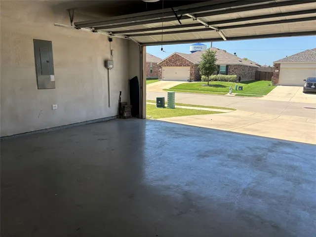 $1,900 | 1513 Waggoner Drive, Aubrey, TX 76227