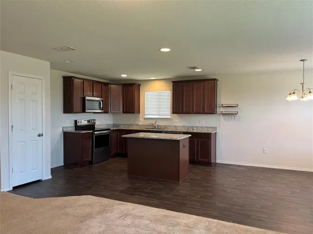 $1,900 | 1513 Waggoner Drive, Aubrey, TX 76227