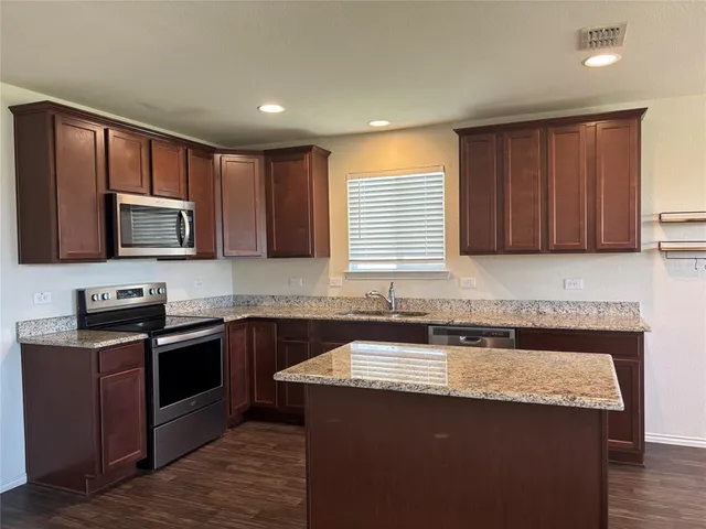 $1,900 | 1513 Waggoner Drive, Aubrey, TX 76227