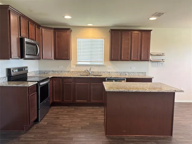 $1,900 | 1513 Waggoner Drive, Aubrey, TX 76227