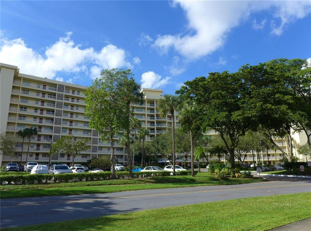 3095 North Course Drive, Unit 1005 Pompano Beach, FL 33069 - Photo 31 of 32 Exterior Front Elevation