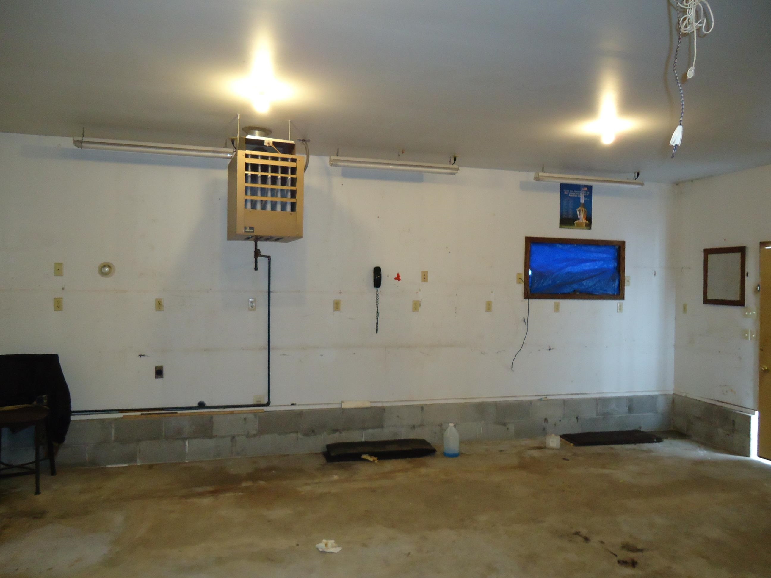 17 3rd Street Southeast Chisholm, MN 55719 - Photo 20 of 28 Garage with a heating unit