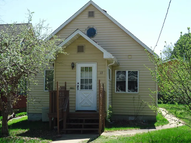 $112,900 | 17 3rd Street Southeast, Chisholm, MN 55719