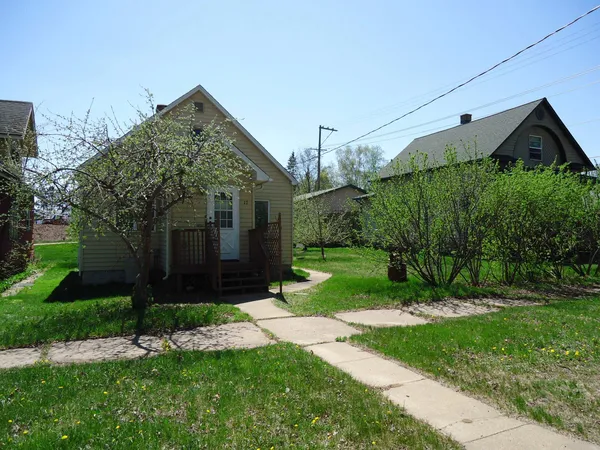 $112,900 | 17 3rd Street Southeast, Chisholm, MN 55719