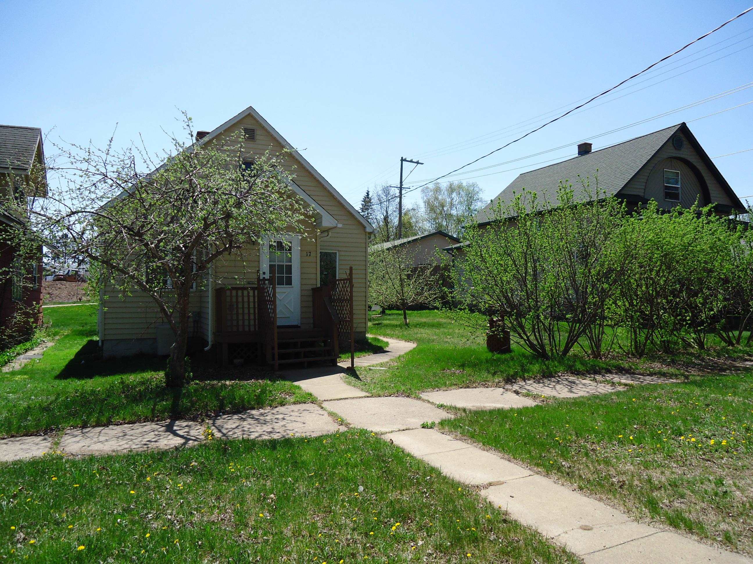 17 3rd Street Southeast Chisholm, MN 55719 - Photo 28 of 28 View of front of property with a front yard