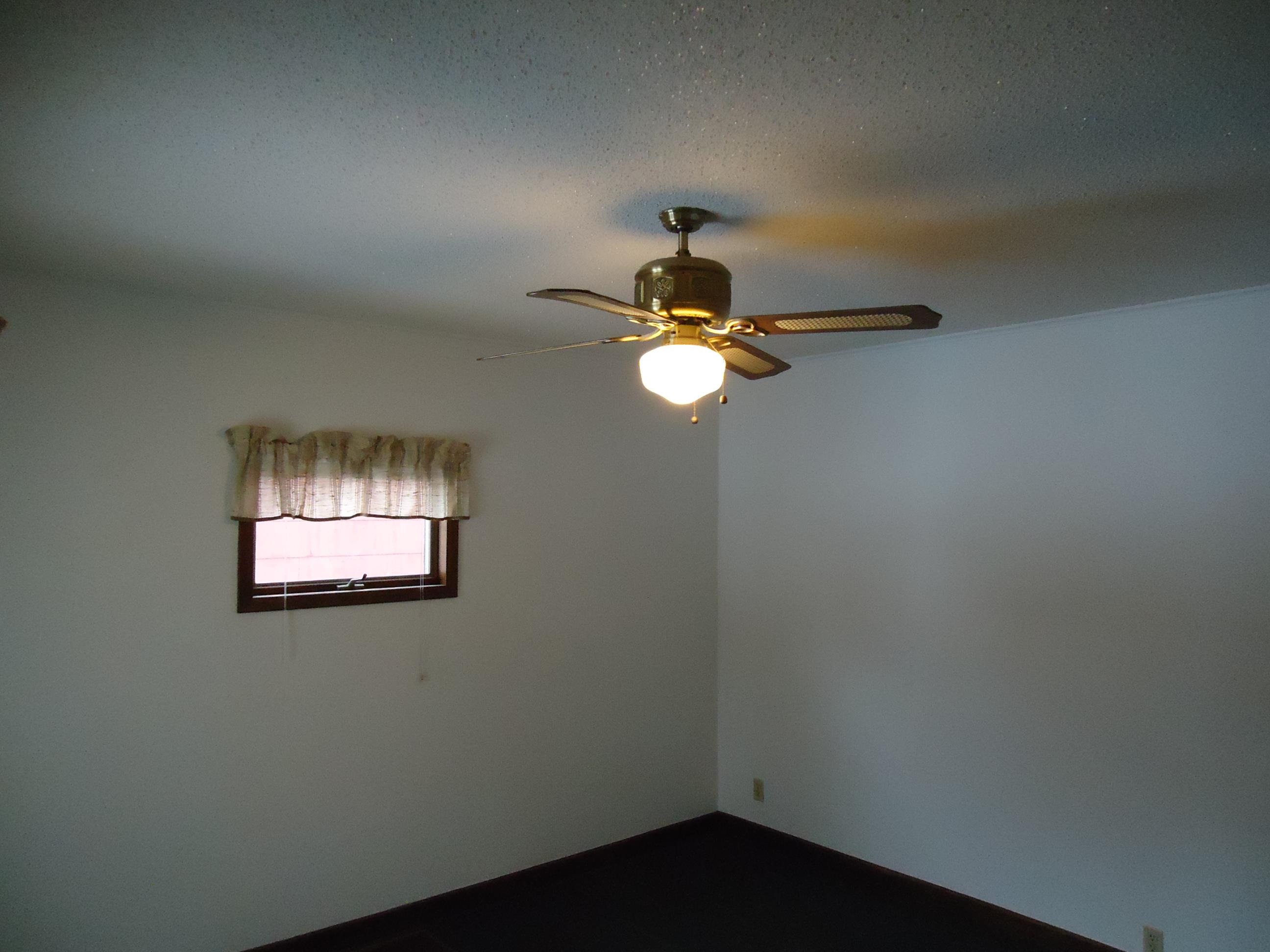 17 3rd Street Southeast Chisholm, MN 55719 - Photo 5 of 28 Unfurnished room featuring a ceiling fan and a textured ceiling