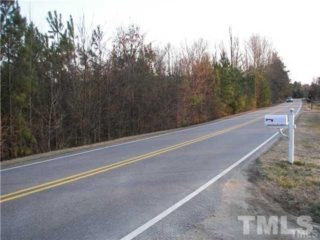 2840 Thomas Road Henderson, NC 27537 - Photo 2 of 3 a view of a space with mountain view